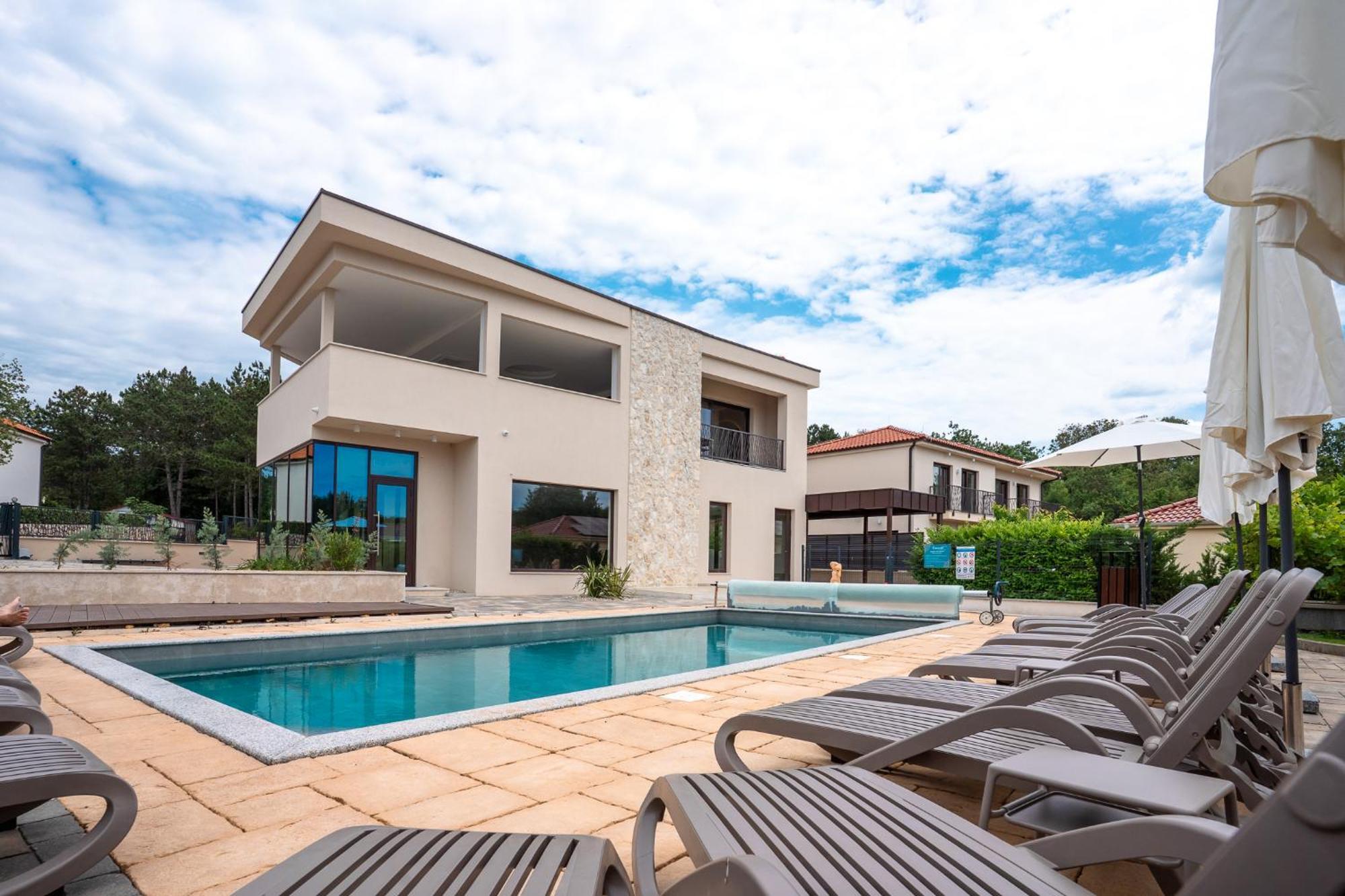 Vsg Resort - Apartments 200M From Beach, Pool, Sauna & Jacuzzi * Klimno
