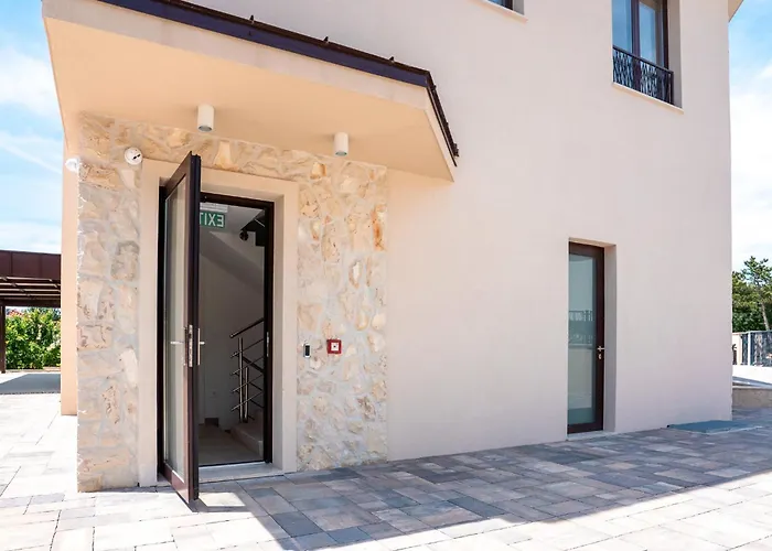 Vsg Resort - Relaxing Apartments, 200M From The Sea, With Pool, Sauna & Jacuzzi