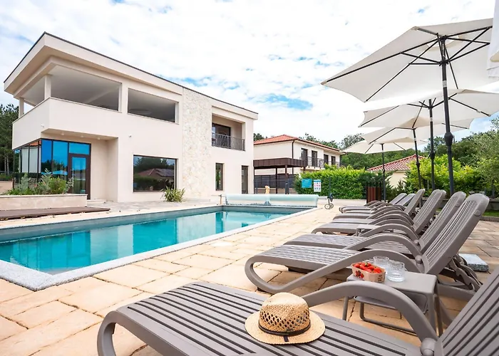 Vsg Resort - Relaxing Apartments, 200M From The Sea, With Pool, Sauna & Jacuzzi