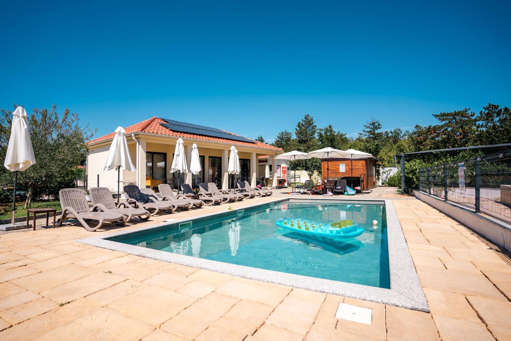 Apartman Vsg - Relaxing Apartments, 200m From The Sea, With Pool, Sauna & Jacuzzi *