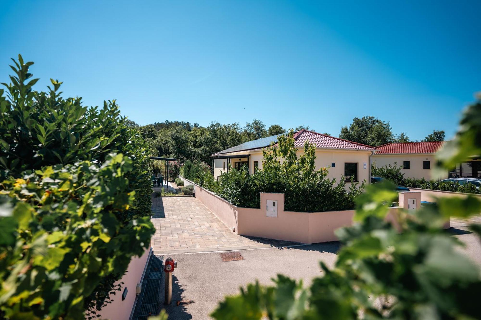 Vsg - Relaxing Apartments, 200m From The Sea, With Pool, Sauna & Jacuzzi Klimno