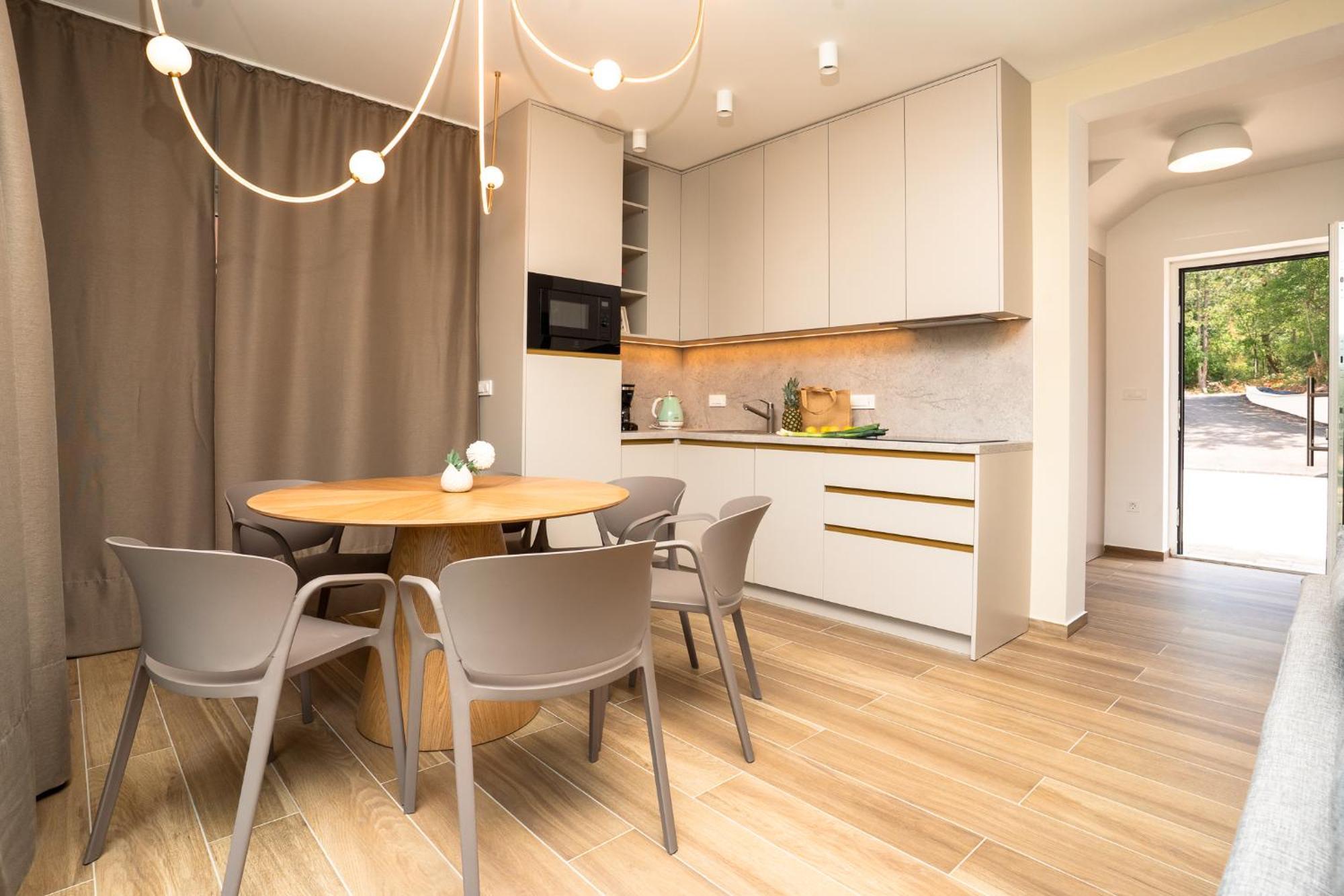 Vsg - Relaxing Apartments, 200m From The Sea, With Pool, Sauna & Jacuzzi *