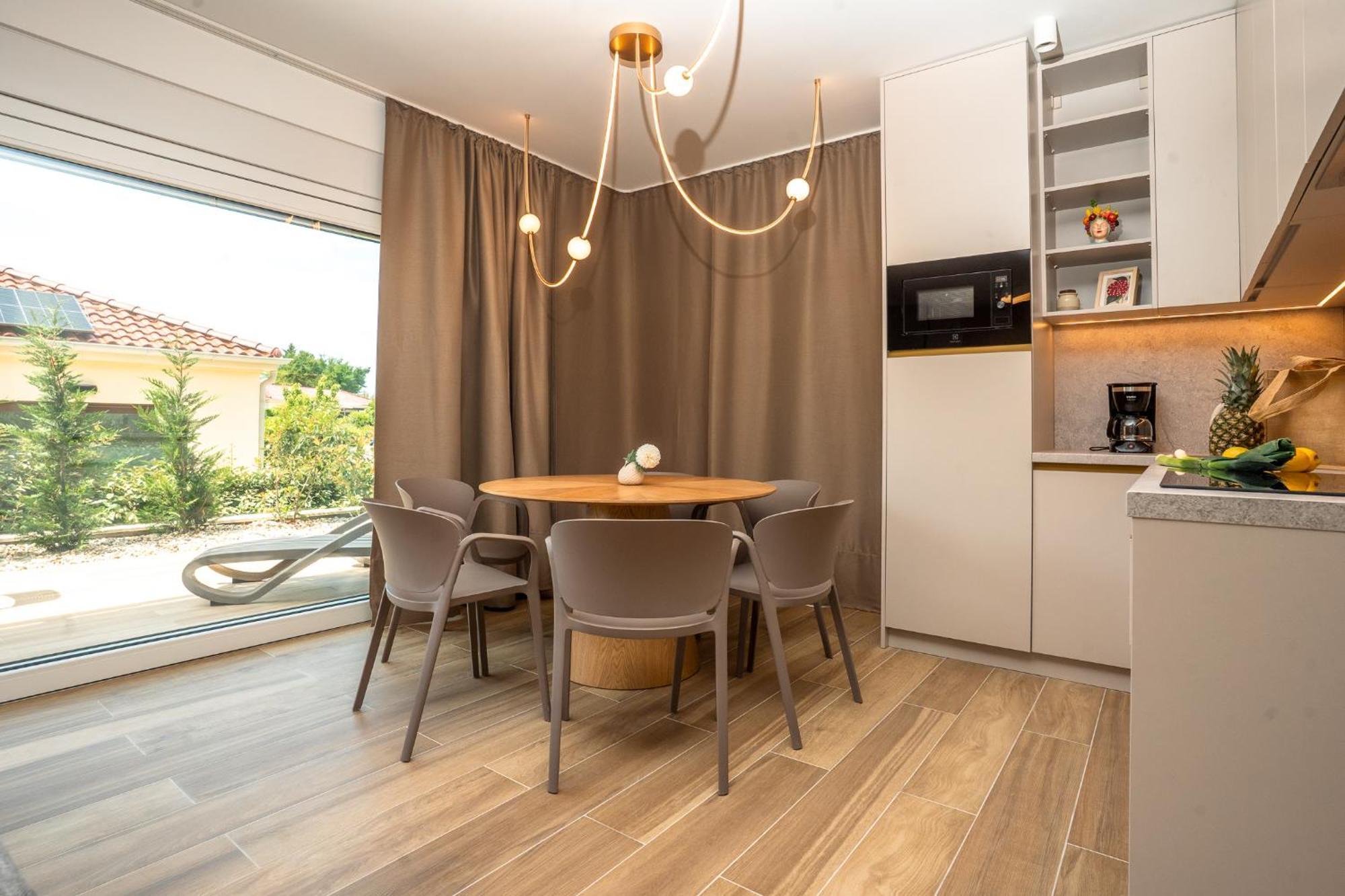 Vsg - Relaxing Apartments, 200m From The Sea, With Pool, Sauna & Jacuzzi