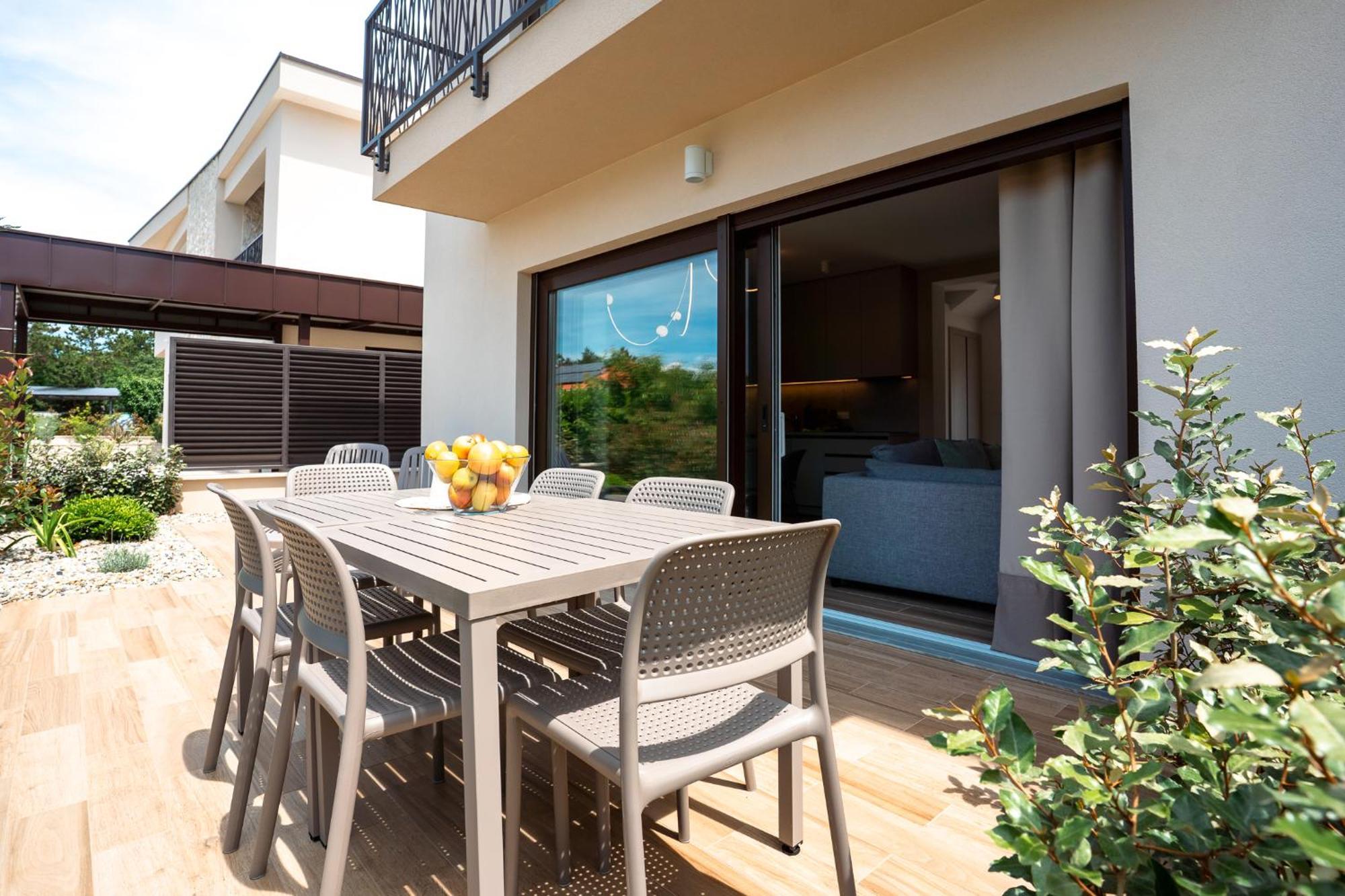 Apartman Vsg - Relaxing Apartments, 200m From The Sea, With Pool, Sauna & Jacuzzi