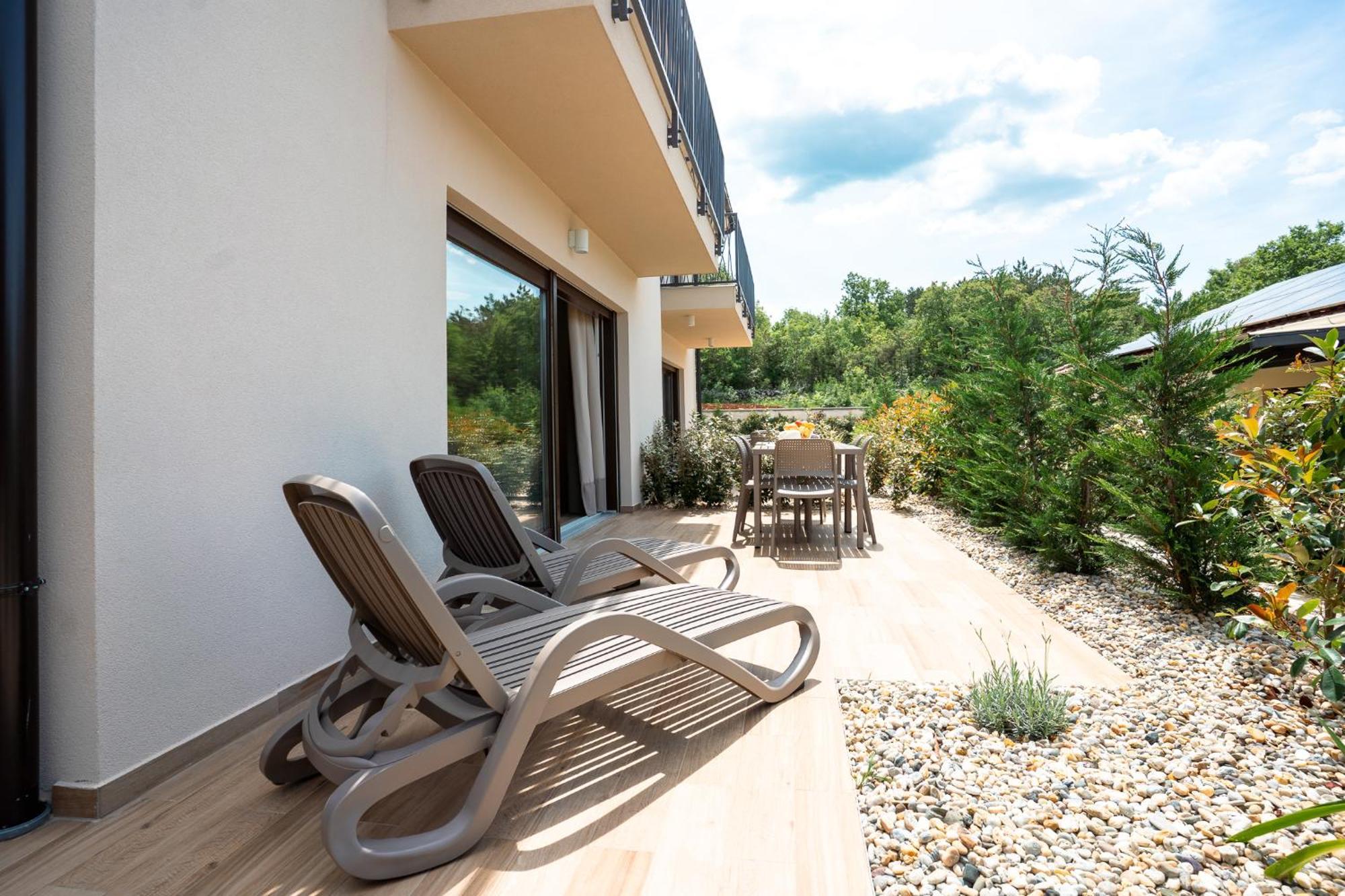Vsg - Relaxing Apartments, 200m From The Sea, With Pool, Sauna & Jacuzzi