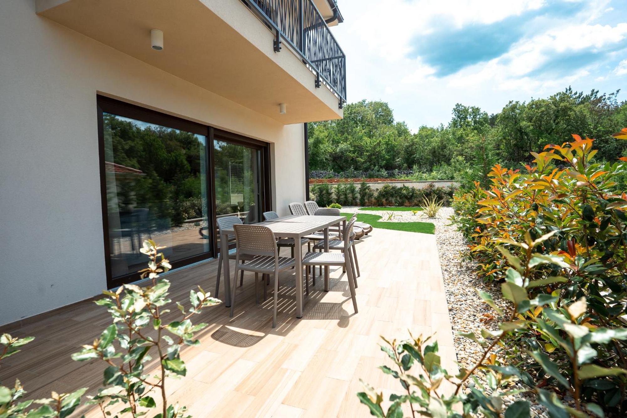 Apartman Vsg - Relaxing Apartments, 200m From The Sea, With Pool, Sauna & Jacuzzi